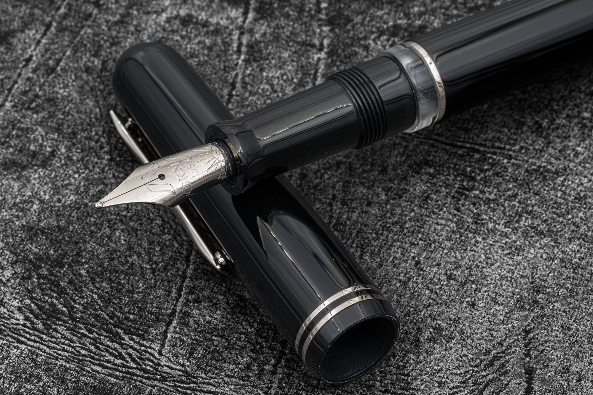 Gioia Metis Classic Black Fountain Pen - Silver Trim