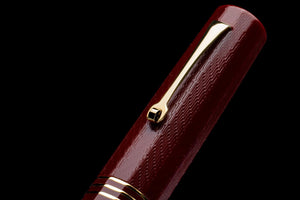 Leonardo Dodici Fountain Pen - Borgogna Guillochè Borgogna Gold trim 14K #8 Nib