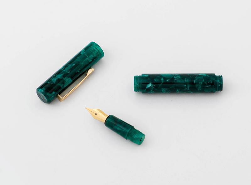 Pen with crocodile Interlocking G case in green marble
