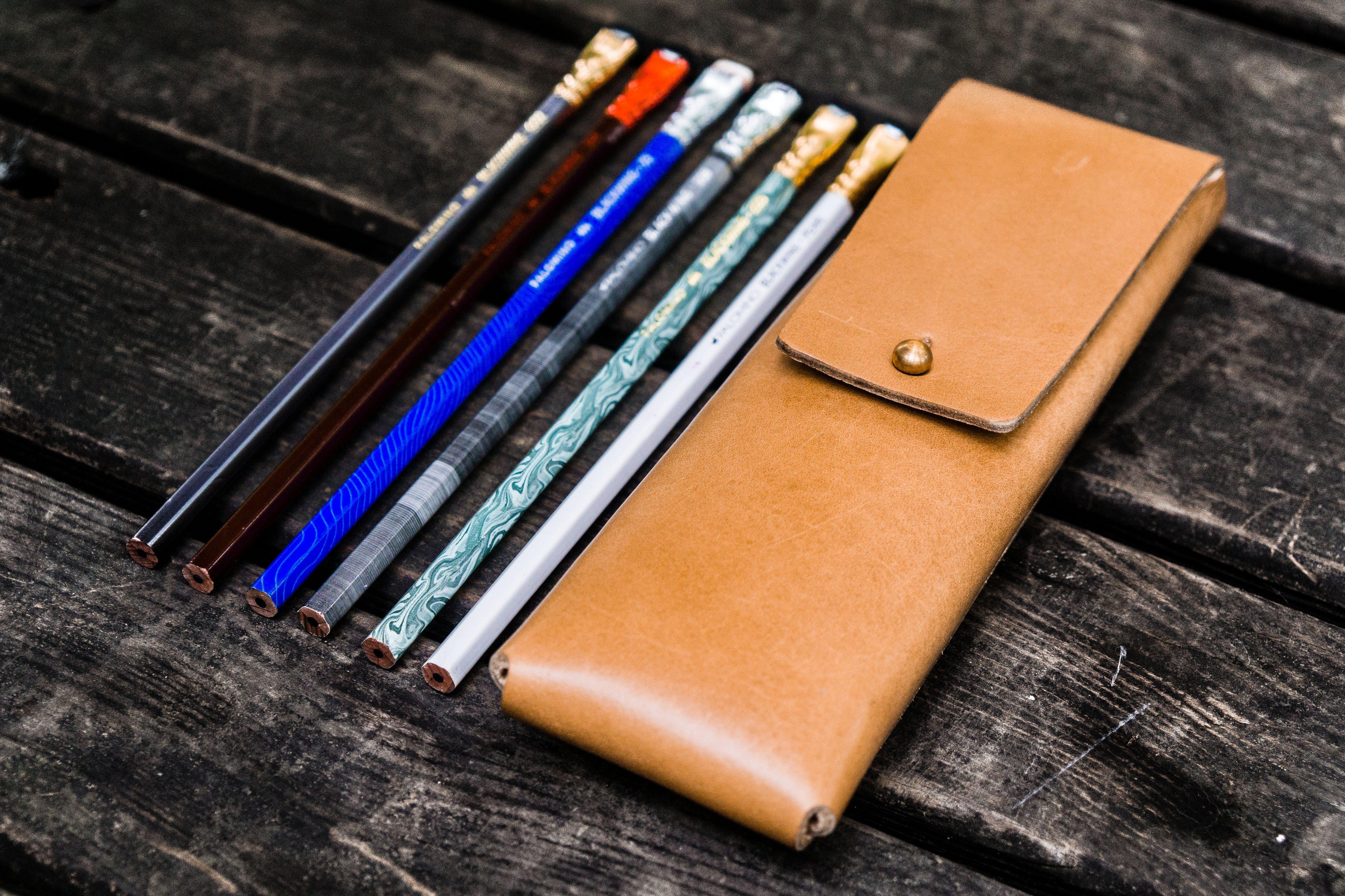 https://www.galenleather.com/cdn/shop/products/the-charcoal-leather-pencil-case-for-blackwing-pencils-natural_4800x.jpg?v=1536592310