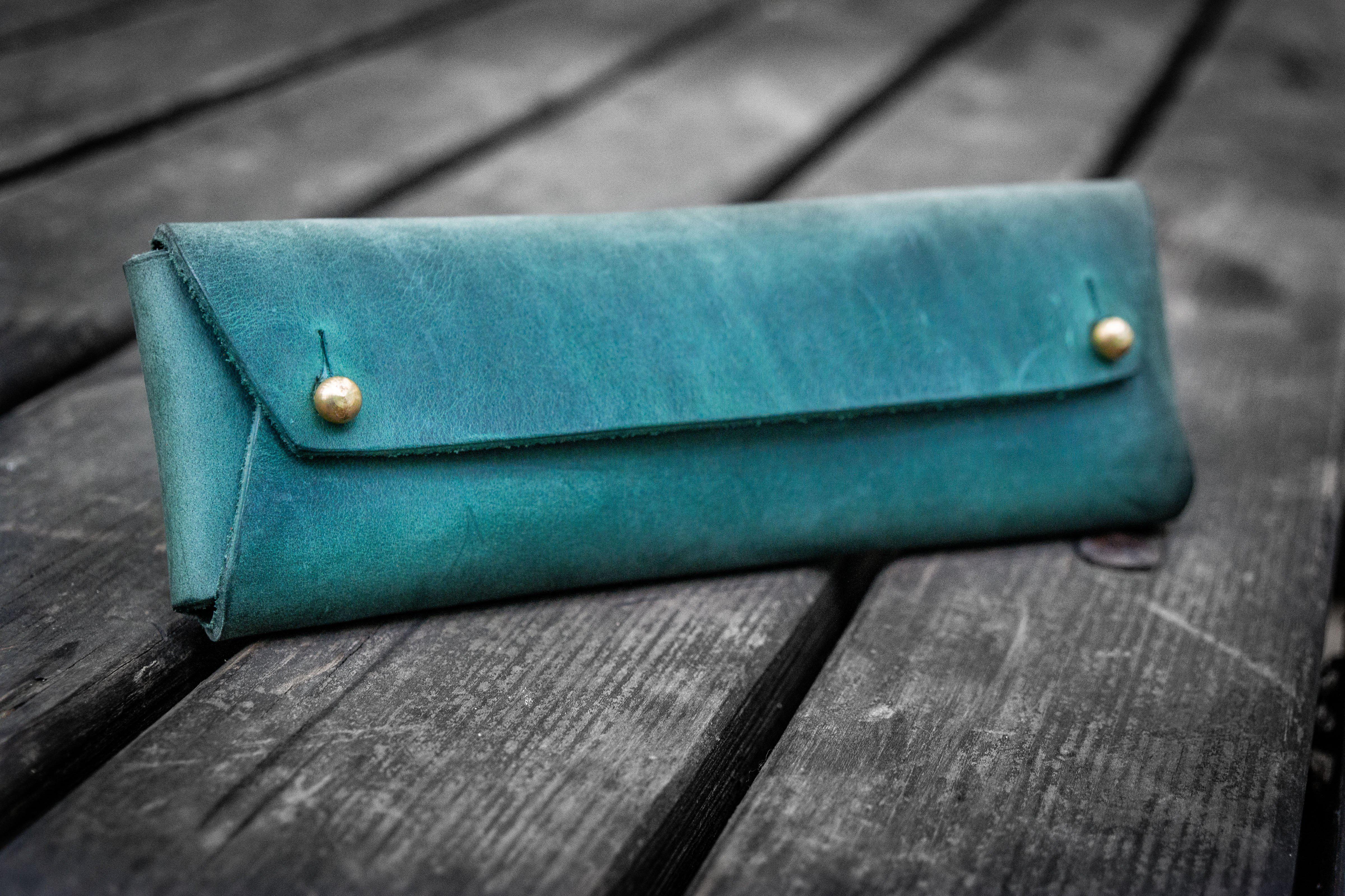 Teal-colored Men's Wallet with Coin Purse and Contrasting Interior