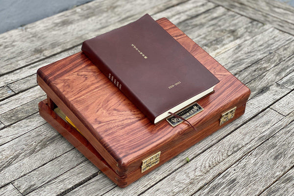 https://www.galenleather.com/cdn/shop/products/the-writing-box-rosewood-limited-edition-2_600x.jpg?v=1582537178